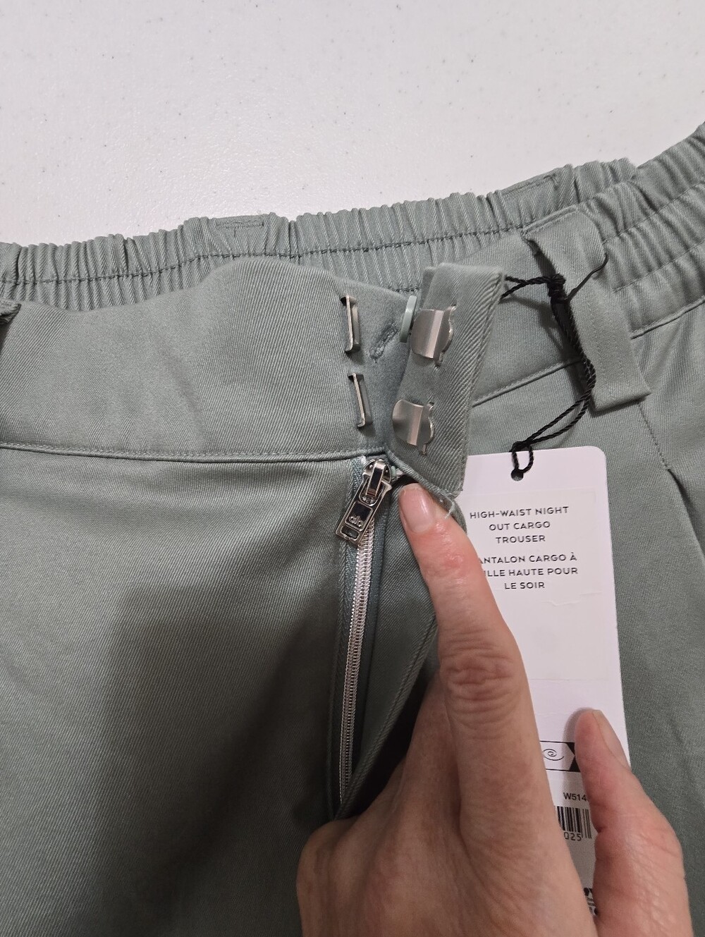 Alo Yoga High-Waist Night Out Cargo Trouser Botanical Green Women's Small NWT - Picture 14 of 15